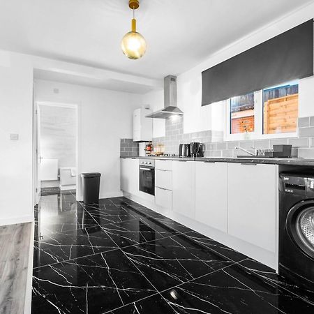 Modern Apartment - Cradley Heath - Top Rated - Netflix - Wifi - 1Mh سميثويك المظهر الخارجي الصورة