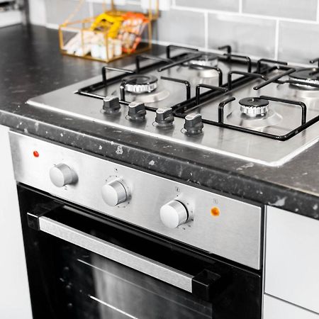 Modern Apartment - Cradley Heath - Top Rated - Netflix - Wifi - 1Mh سميثويك المظهر الخارجي الصورة