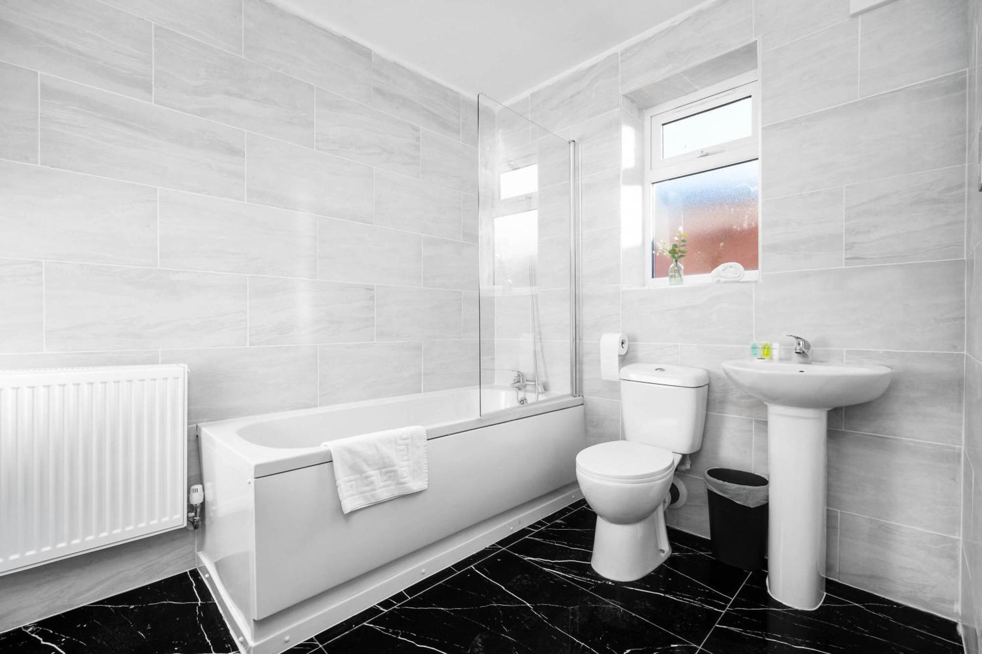 Modern Apartment - Cradley Heath - Top Rated - Netflix - Wifi - 1Mh سميثويك المظهر الخارجي الصورة
